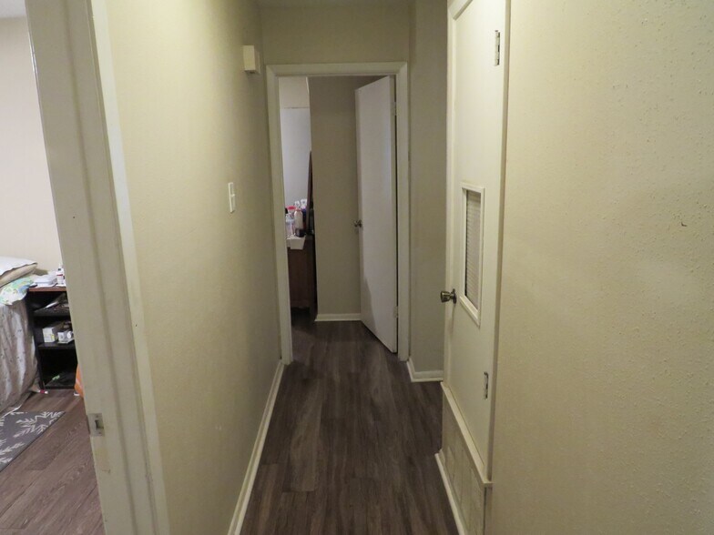 Building Photo - 4815 Sorrento