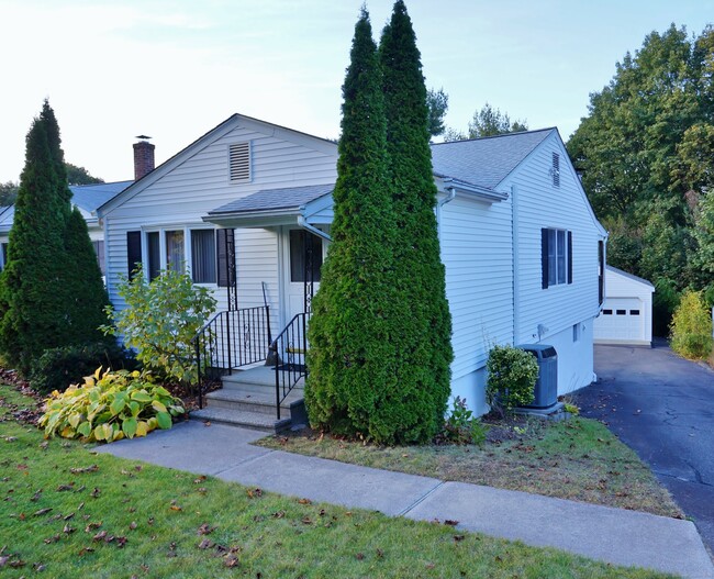 Building Photo - 4 Bonnette Dr