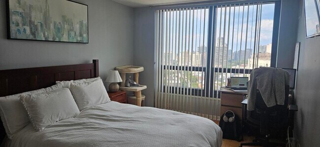 Building Photo - 2020 N Lincoln Park W