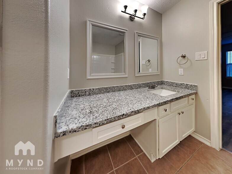 Building Photo - 10507 Scenic Cove Ct