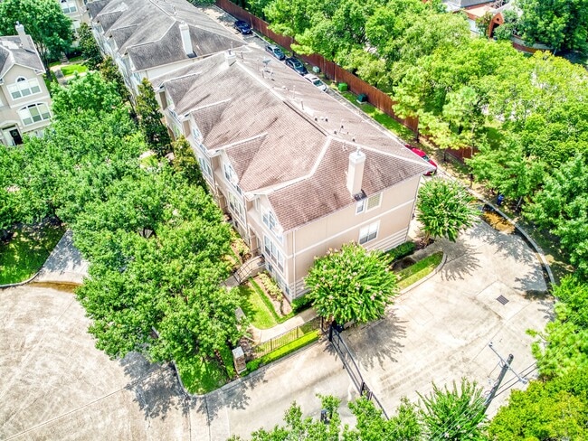 Building Photo - 1743 French Village Dr