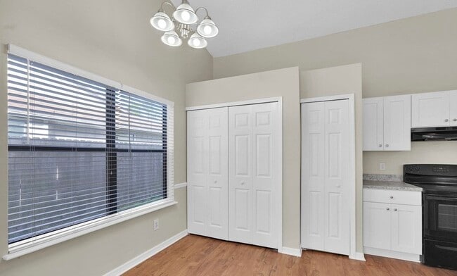 Building Photo - 466 Moby Dick Dr S