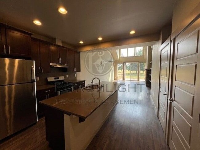 Building Photo - 2200 Greenview Cir
