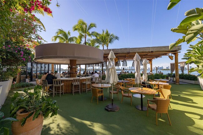 Building Photo - 1100 West Ave