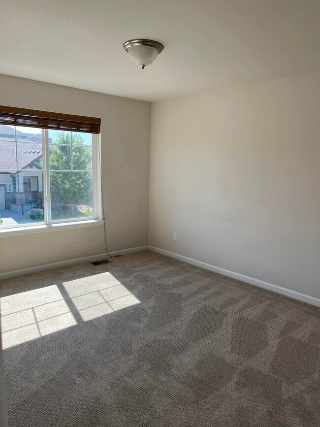Building Photo - Exceptional 5-bedroom home situated in the highly desirable Copperleaf Neighborhood! Move in Spec...