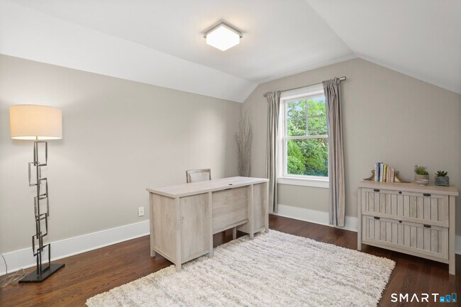 Building Photo - 26 Long Lots Ln