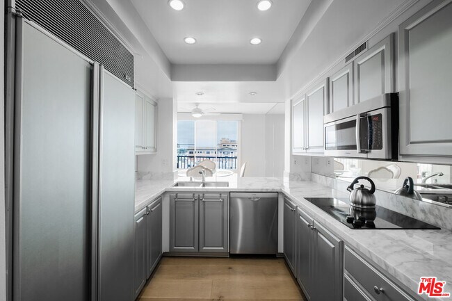 Building Photo - 850 E Ocean Blvd