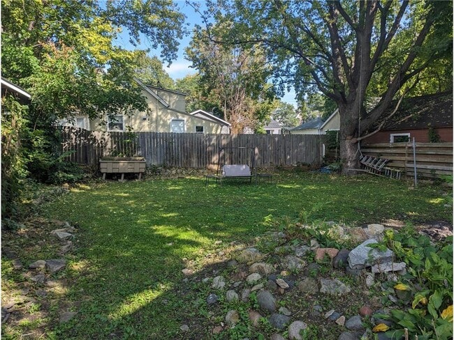 Building Photo - 283 Front Ave