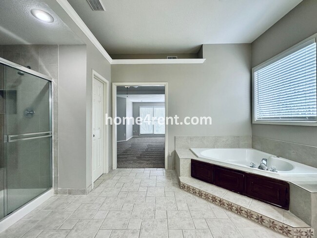 Building Photo - Beautiful Overland Park Home in Blue Valle...