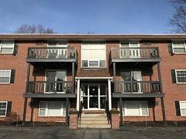 Building Photo - 99 Pleasant St