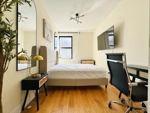 Building Photo - Furnished room/NOT APARTMENT