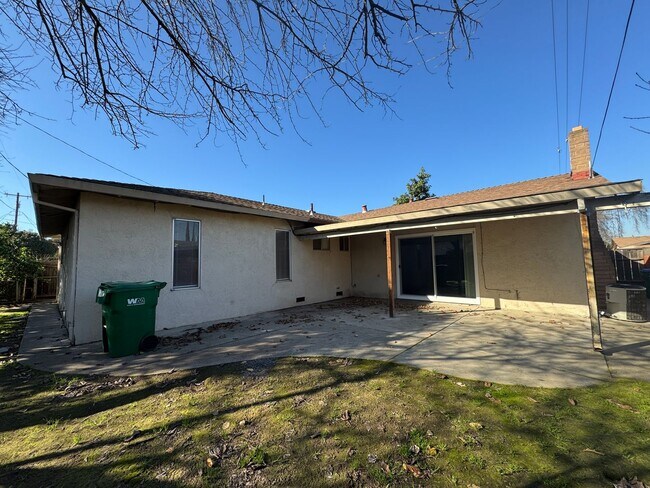 Building Photo - Four Bed, Two Bath Home In North Stockton