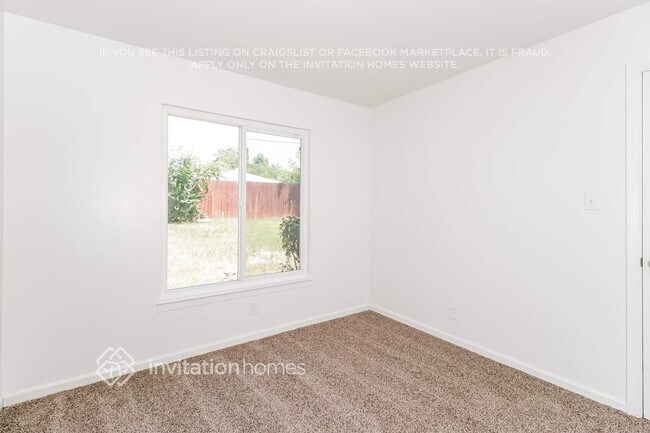 Building Photo - 6121 N Haven Dr