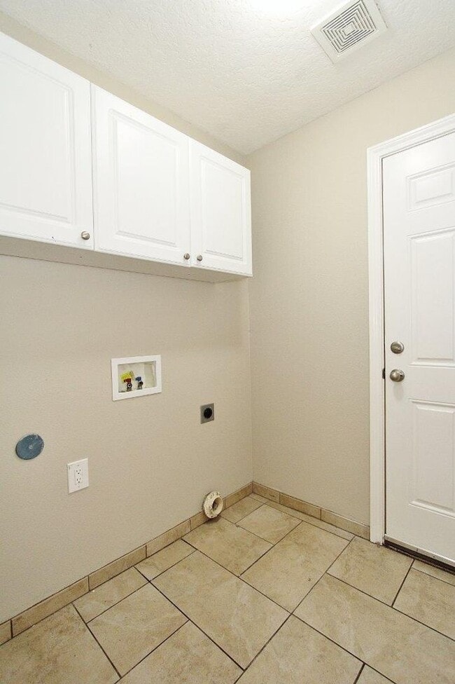 Building Photo - Clean Single-Level Home in Quiet Neighborhood