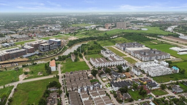 Building Photo - 2708 Kennedy St