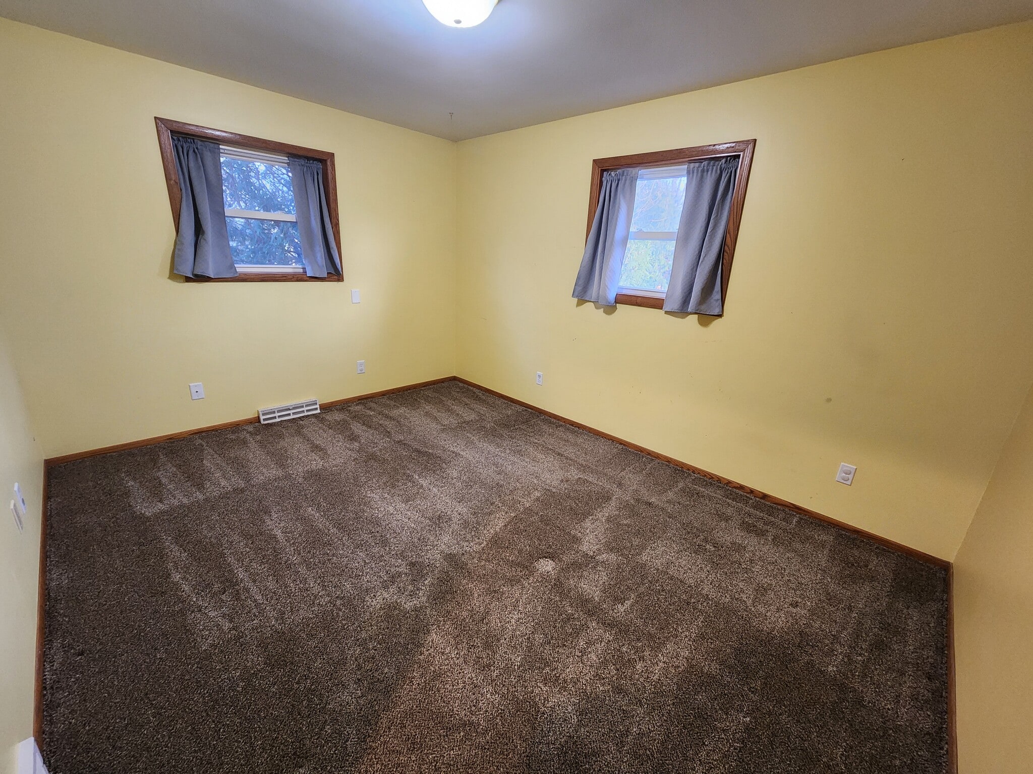 Ground Floor Bedroom 5 - 134 W Lincoln St