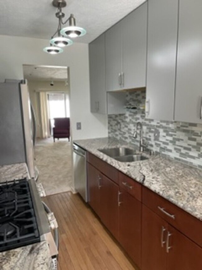Building Photo - Beautiful 3 Bedroom Oakmont Home Rental fo...