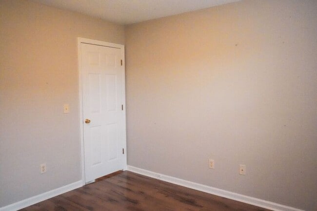 Building Photo - 438 Edgewater Dr