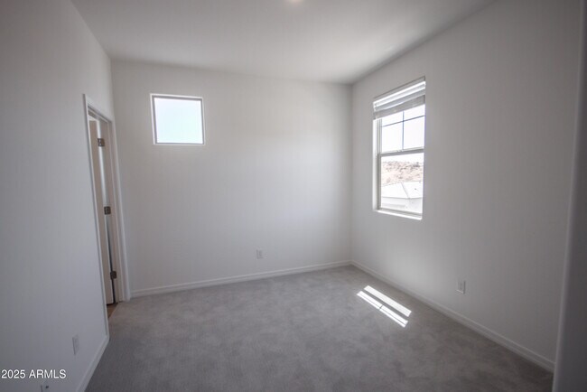 Building Photo - 21326 W Roanoke Ave