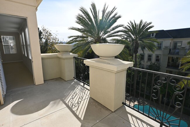 Building Photo - Irvine Watermarke Top Floor Condo 3 BD 2 B...