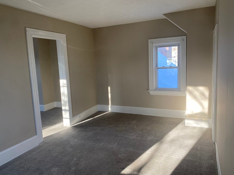 Bedroom - 1975 Coltman Rd