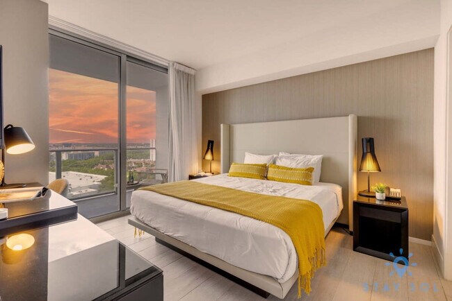 Building Photo - 4010 S Ocean Dr