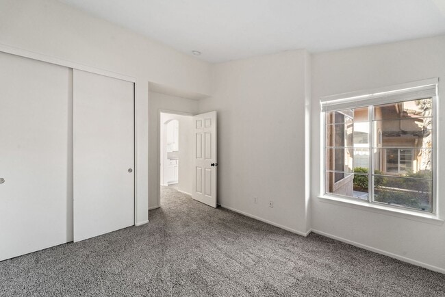 Building Photo - Charming 2 Bed | 2 Bath Single-Story Home with Golf Course Views!