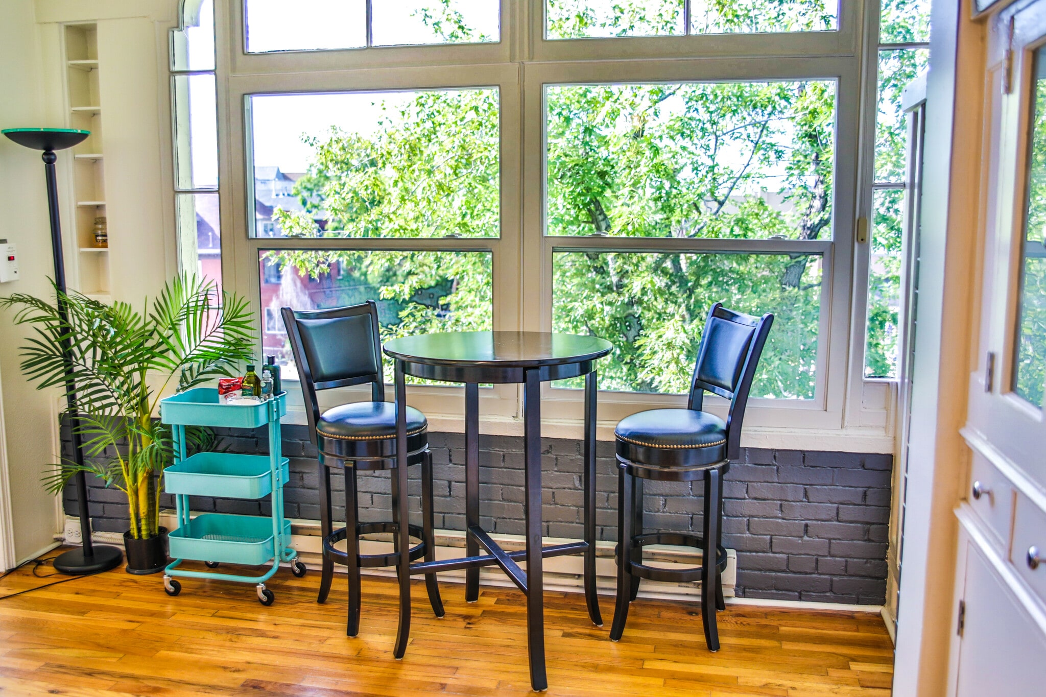 cafe table overlooking 16th avenue - 726 East 16th Avenue