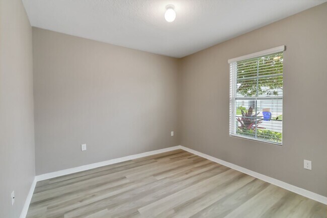 Building Photo - PENDING APPLICATION- Beautiful 4/2 Energy Efficient Home in St. Cloud w/ Fully Fenced Yard