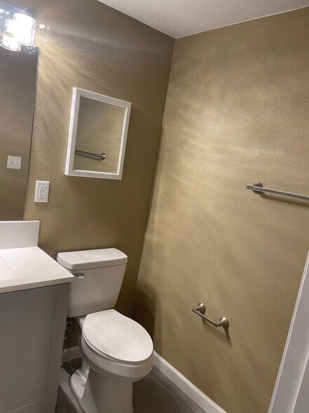 Building Photo - 18757 E Hawaii Dr