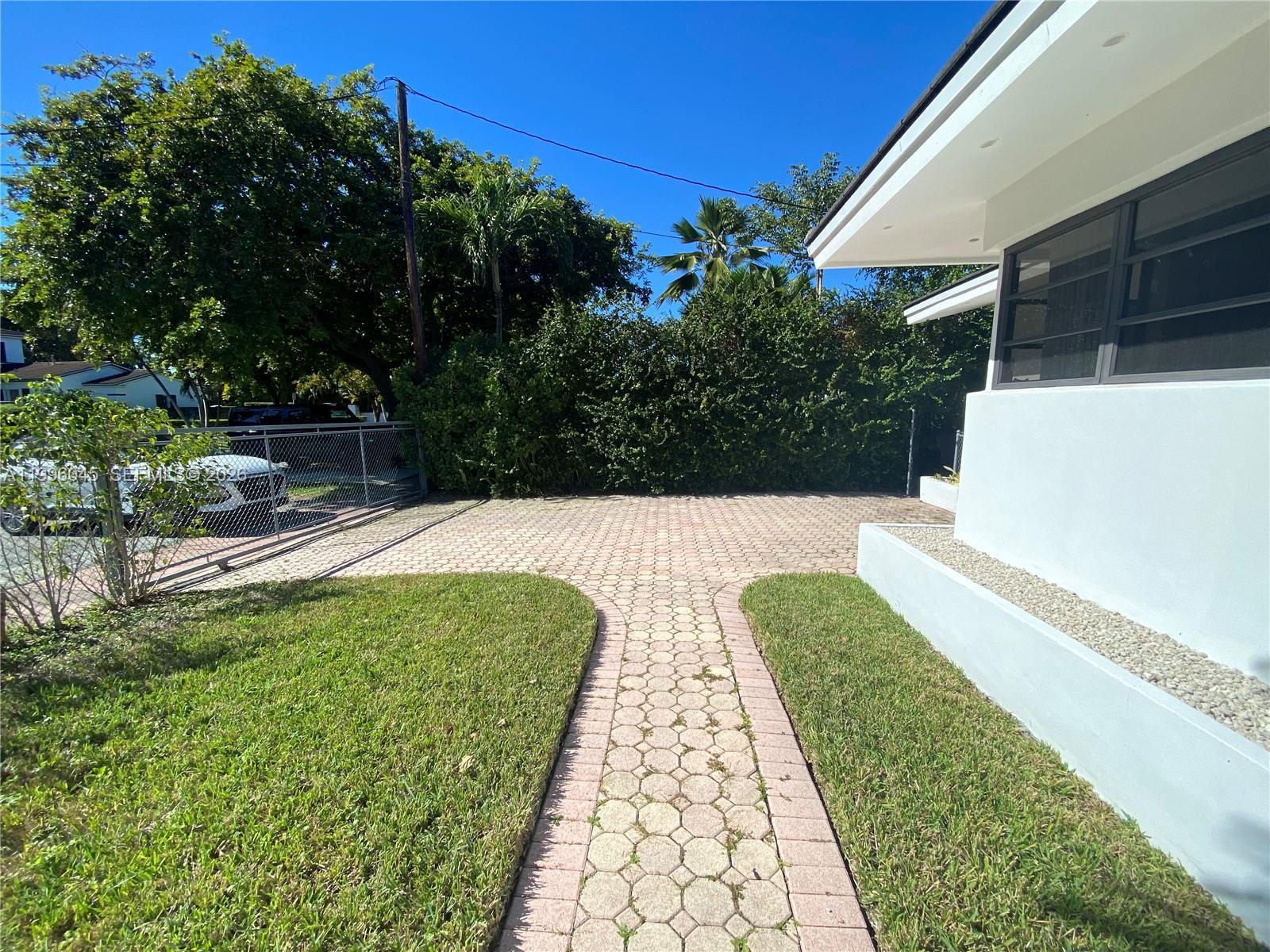 Building Photo - 1325 Marseille Dr