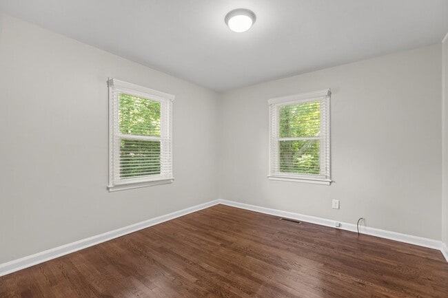 Building Photo - Adorable, Modern 3 Bedroom Ranch near Downtown Raleigh - Gorgeous finishes, open floorplan, updat...