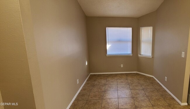 Building Photo - 1551 Common Dr