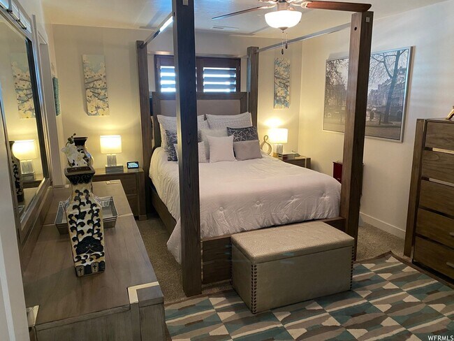 Building Photo - Modern Townhome