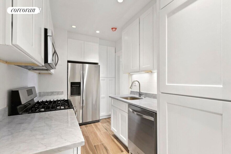 Building Photo - 610 W 110th St