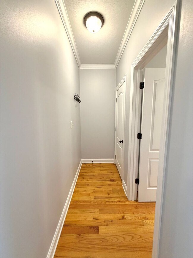 Building Photo - 90 Promontory Ln