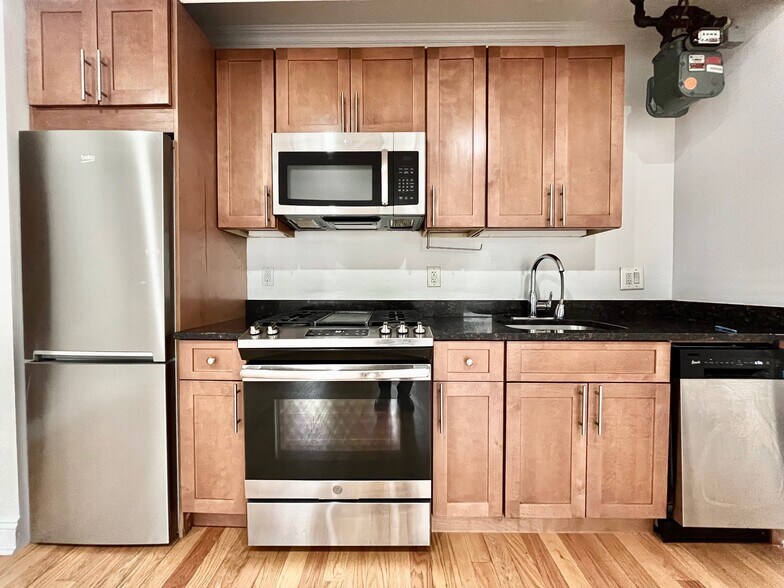 Building Photo - 125 Sherman Ave