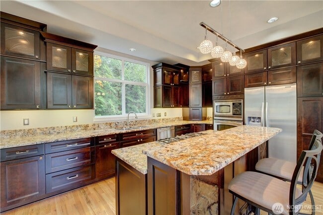 Building Photo - 3bd/3.5ba Kirkland Home