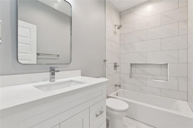 Building Photo - 1222-1224 St Denis St