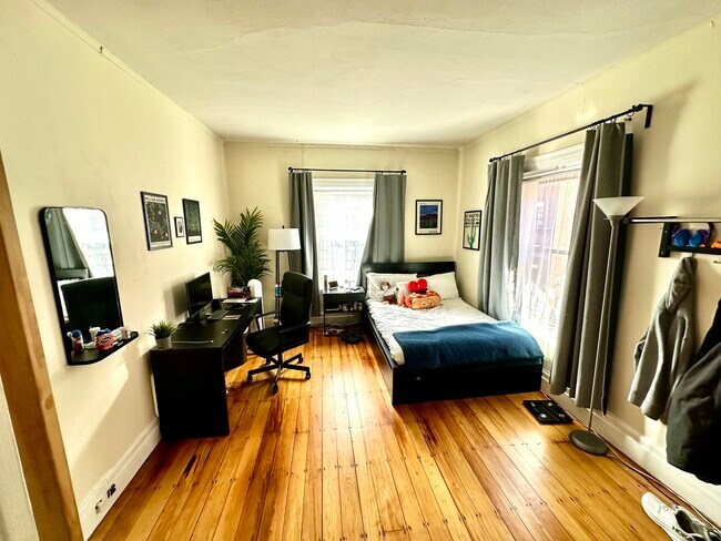 Building Photo - 7 Miner St