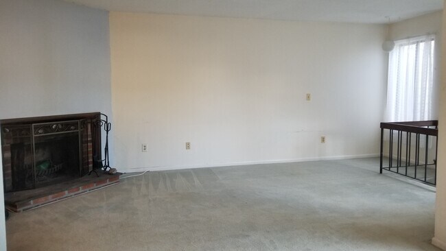 Building Photo - 212 Crosswoods Rd