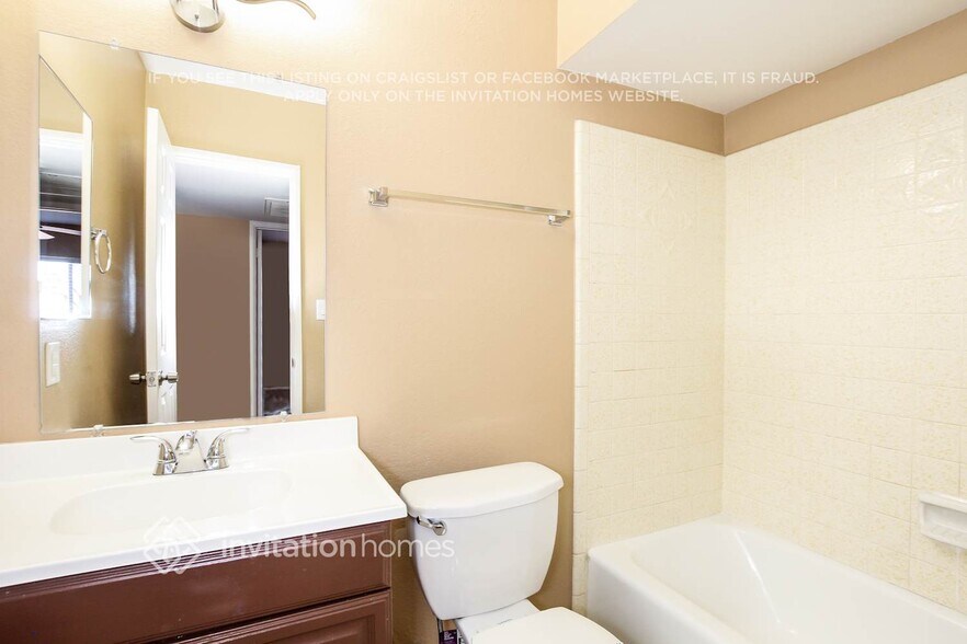 Building Photo - 5041 W Sandra Terrace