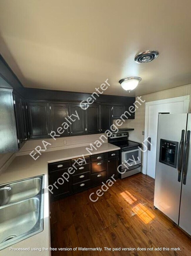 Building Photo - Move-In Bonus!!!! 2 bed - 1 bath in the Heart of Cedar City