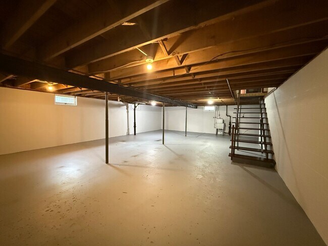 Building Photo - 207-211 Maple Street