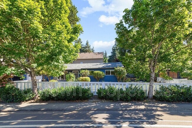 Building Photo - 16620 SW Oak St