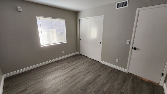 Building Photo - 2 Bedroom in the El Tovar Condominiums Nea...