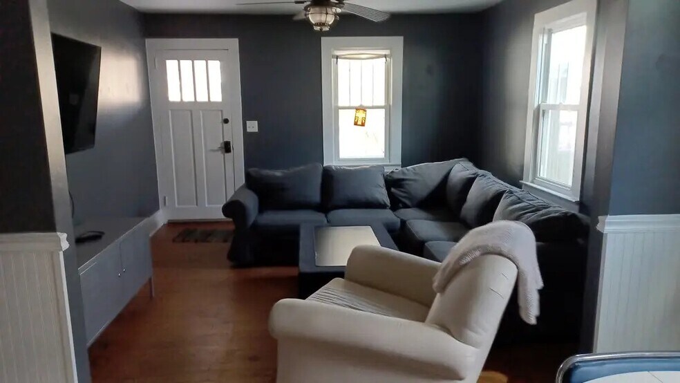 Building Photo - 2218 Gibson Ave