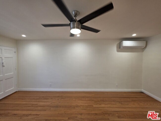 Building Photo - 102 Gaviota Ave
