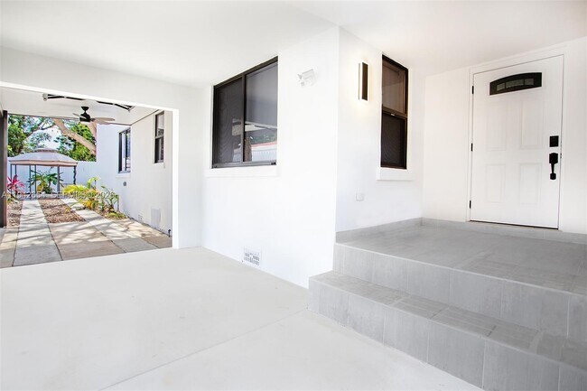 Building Photo - 1744 SW 22nd Terrace