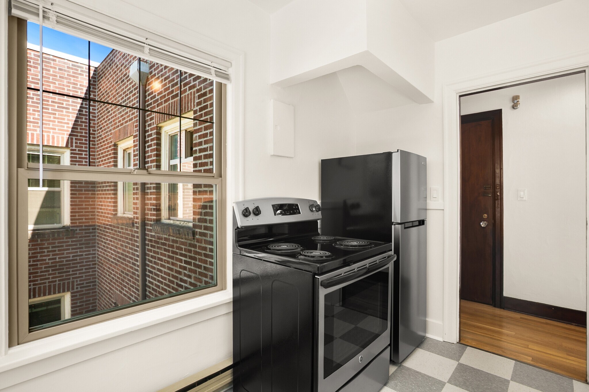 Building Photo - 6522 Phinney Ave N